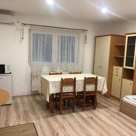 Balaton Panzio فندق مبيت وإفطار