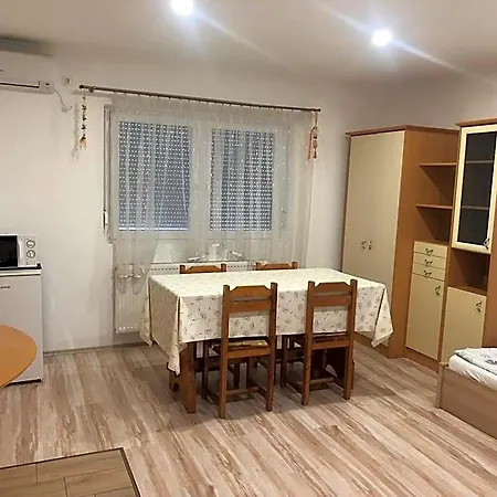 Bed & Breakfast Balaton Panzio Balatonbereny