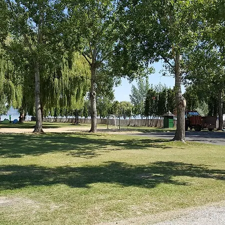 ベッド・アンド・ブレックファスト Balaton Panzio 3*