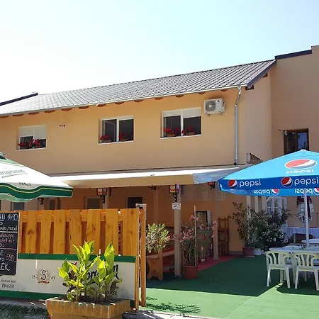 فندق مبيت وإفطار Balaton Panzio Balatonberény