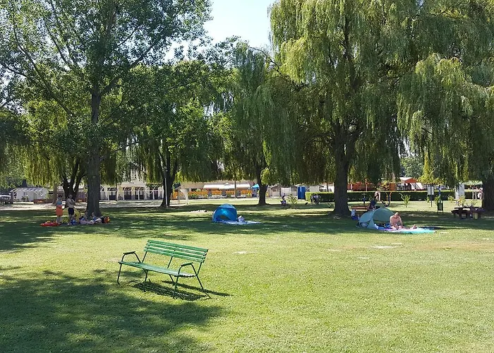 Balaton Panzio فندق مبيت وإفطار